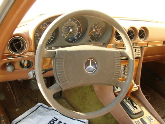 Mercedes-Benz SL-Class 1978 image number 39