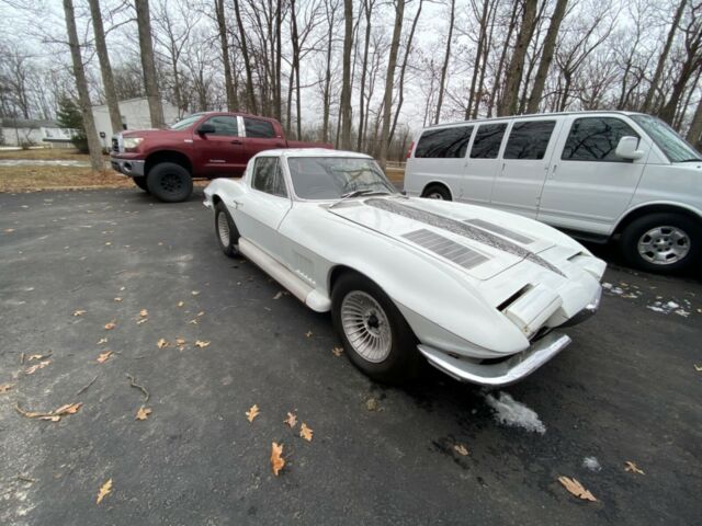 Chevrolet Corvette 1963 image number 0