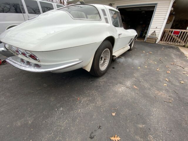 Chevrolet Corvette 1963 image number 12