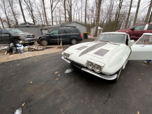 Chevrolet Corvette 1963 image number 13