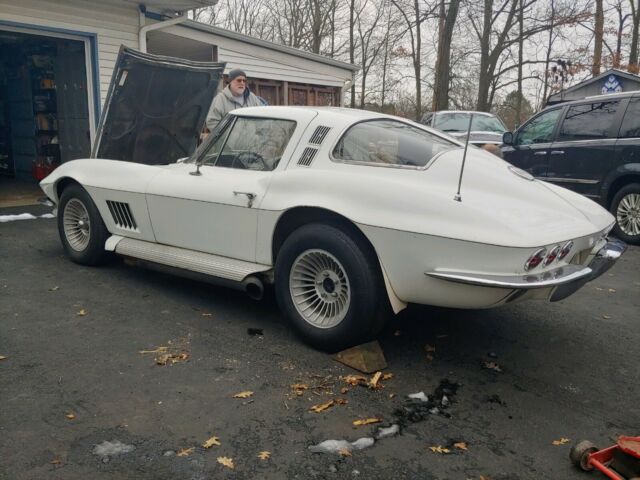 Chevrolet Corvette 1963 image number 14