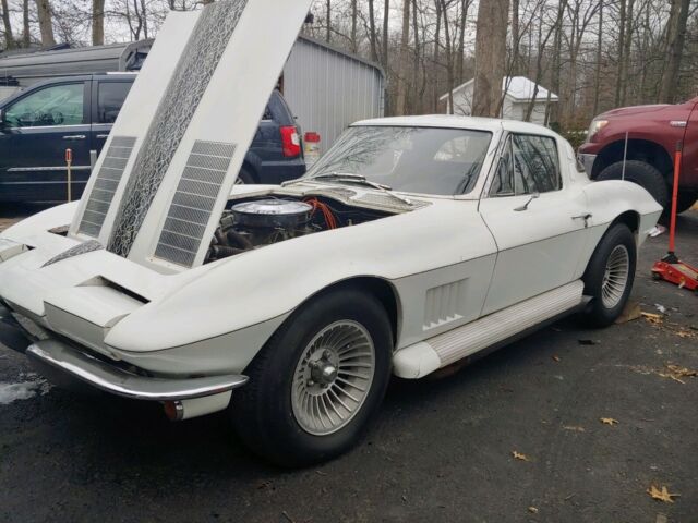 Chevrolet Corvette 1963 image number 36