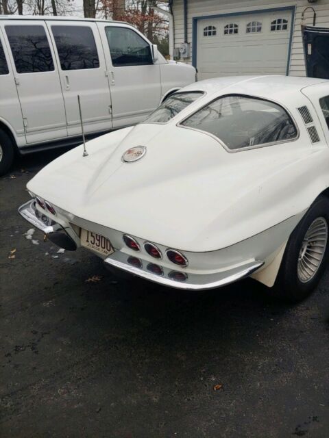 Chevrolet Corvette 1963 image number 38