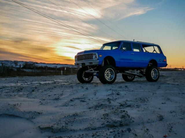 Chevrolet Suburban 1972 image number 25