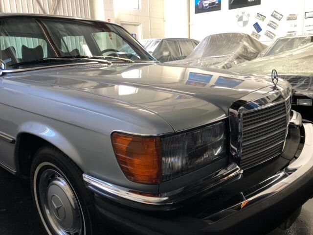 Mercedes-Benz 400-Series 1977 image number 24