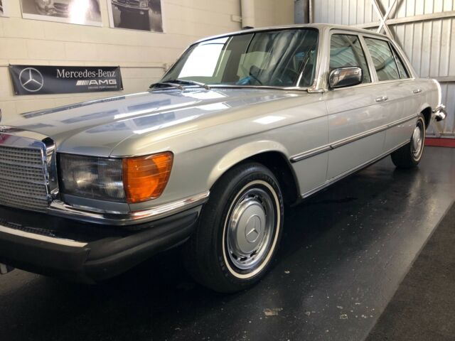 Mercedes-Benz 400-Series 1977 image number 27