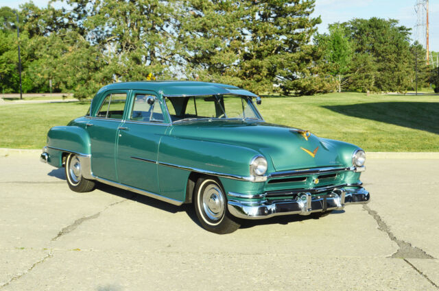 Chrysler Saratoga 1952 image number 0