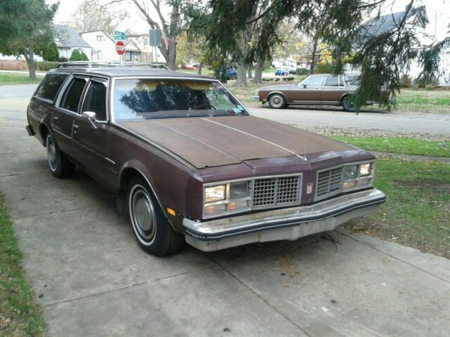 Oldsmobile Custom Cruiser 1979 image number 13