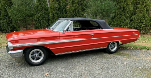 Ford Galaxie 1964 image number 1