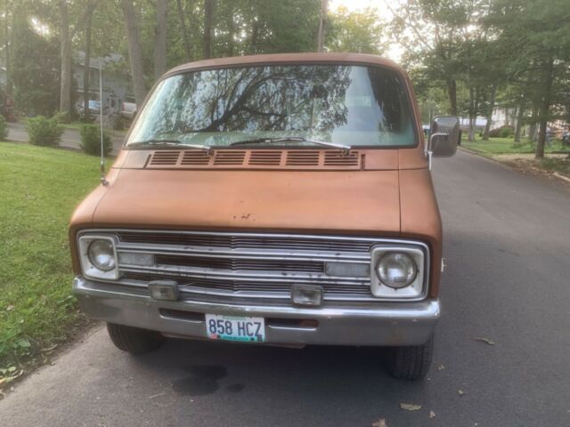 Dodge B200 Van 1977 image number 22