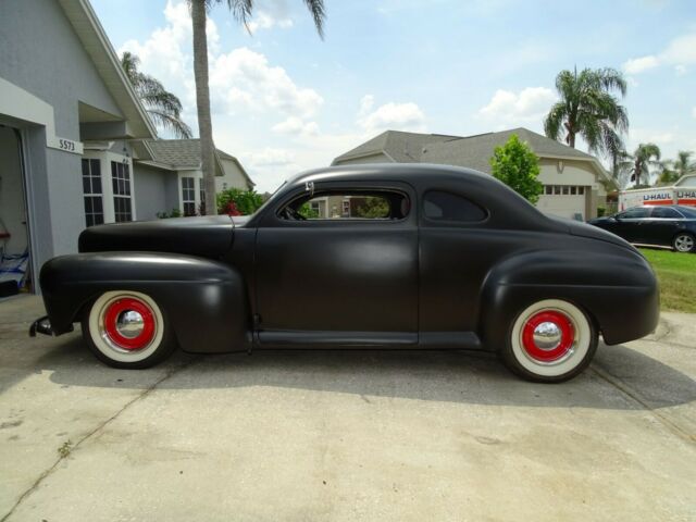 Ford Deluxe 1947 image number 28