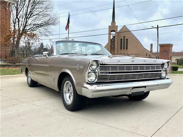 Ford Galaxie 1966 image number 29