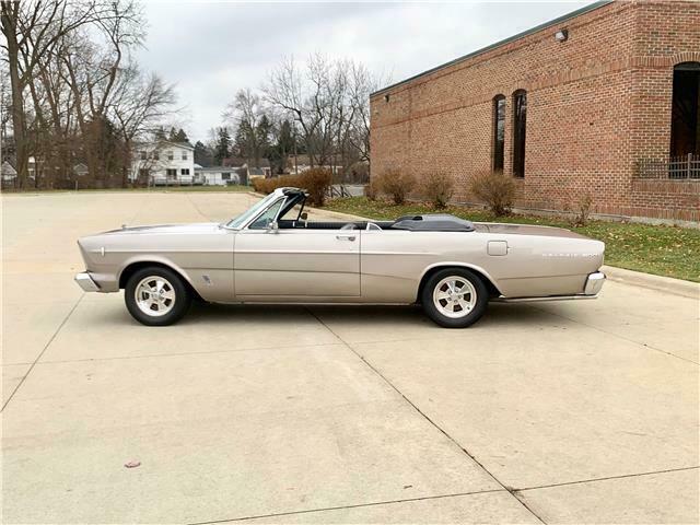 Ford Galaxie 1966 image number 33