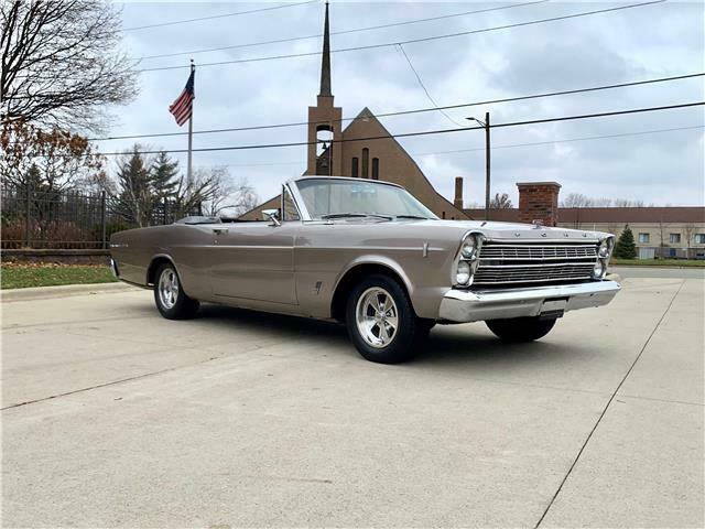 Ford Galaxie 1966 image number 4