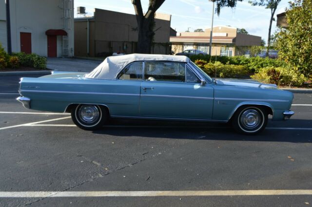 Oldsmobile Cutlass 1963 image number 11