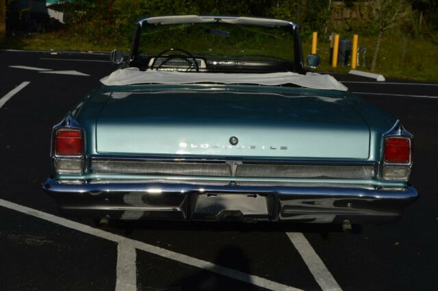 Oldsmobile Cutlass 1963 image number 4