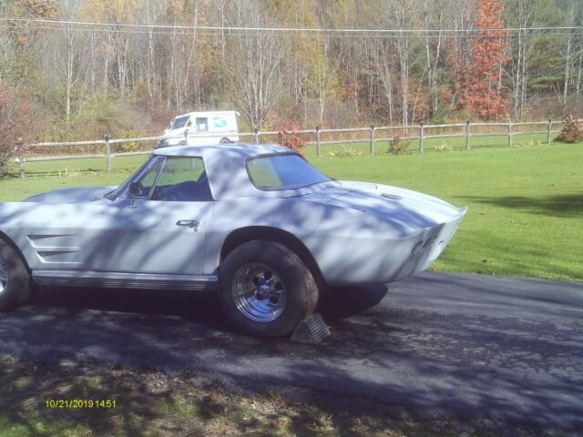 Chevrolet Corvette 1966 image number 21