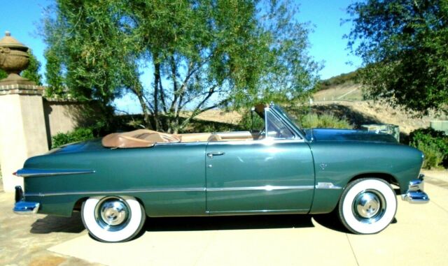 Ford Custom Convertible 1951 image number 1