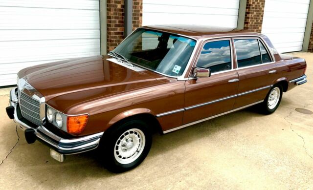 Mercedes-Benz 400-Series 1979 image number 0