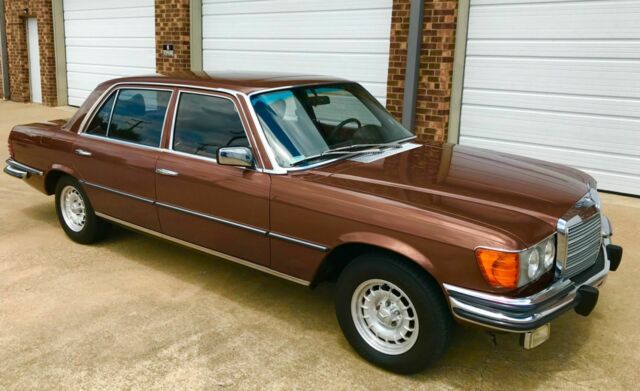 Mercedes-Benz 400-Series 1979 image number 1