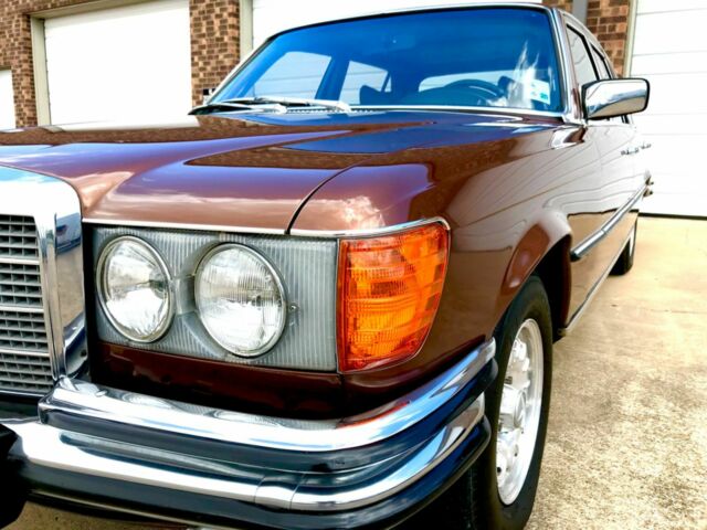 Mercedes-Benz 400-Series 1979 image number 19