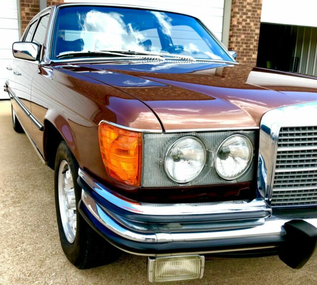 Mercedes-Benz 400-Series 1979 image number 6