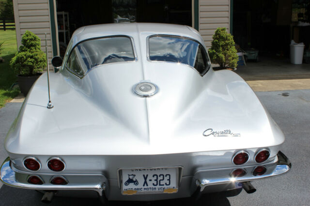 Chevrolet Corvette 1963 image number 18