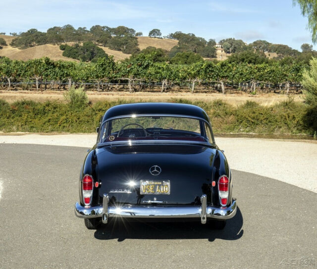 Mercedes-Benz 200-Series 1960 image number 27