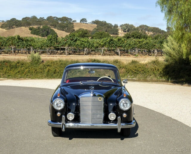 Mercedes-Benz 200-Series 1960 image number 31