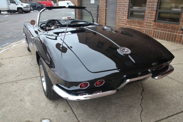 Chevrolet Corvette 1962 image number 27