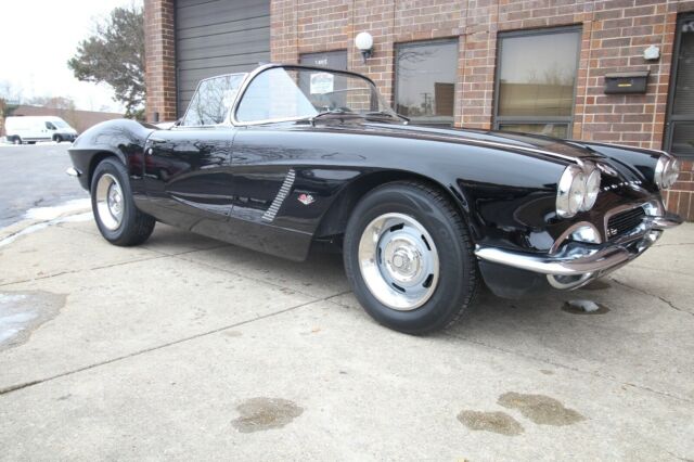 Chevrolet Corvette 1962 image number 29