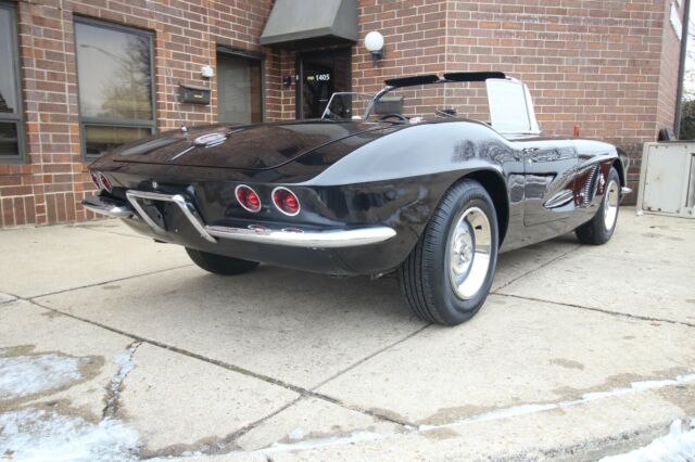 Chevrolet Corvette 1962 image number 31