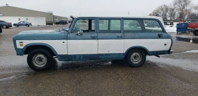 International Harvester Travelall 150 1975 image number 0