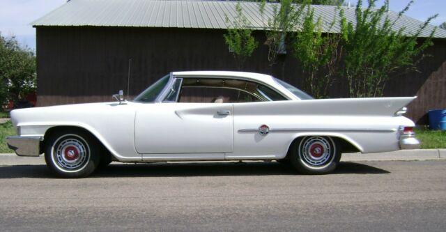 Chrysler 300 Series 1961 image number 14