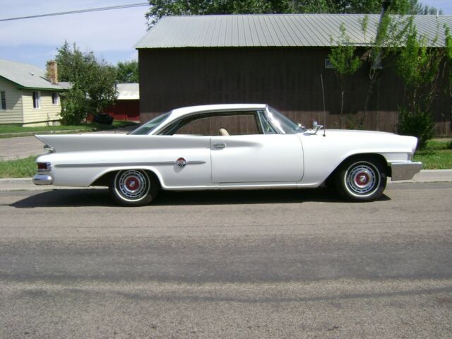 Chrysler 300 Series 1961 image number 15