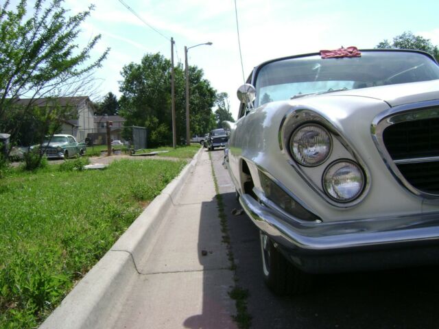 Chrysler 300 Series 1961 image number 17