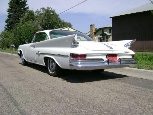 Chrysler 300 Series 1961 image number 19