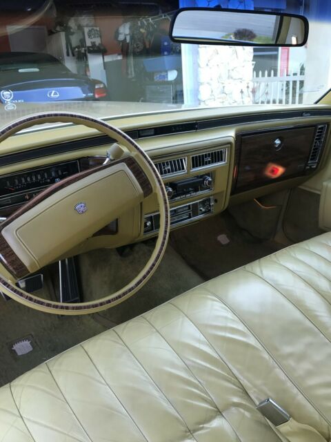 Cadillac DeVille 1977 image number 13