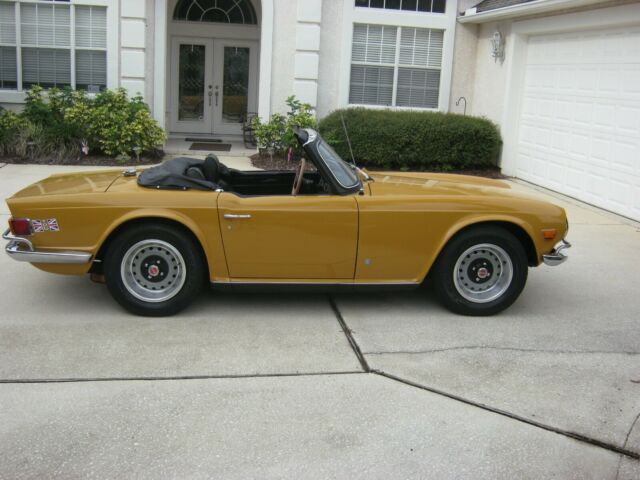 Triumph TR-6 1971 image number 1