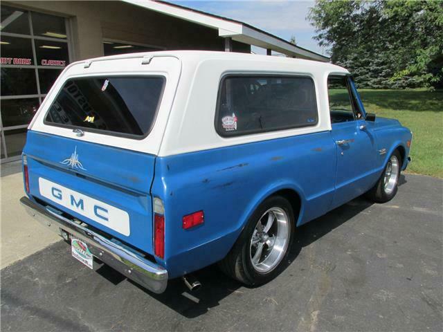 GMC Jimmy 1972 image number 16