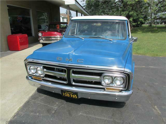 GMC Jimmy 1972 image number 25