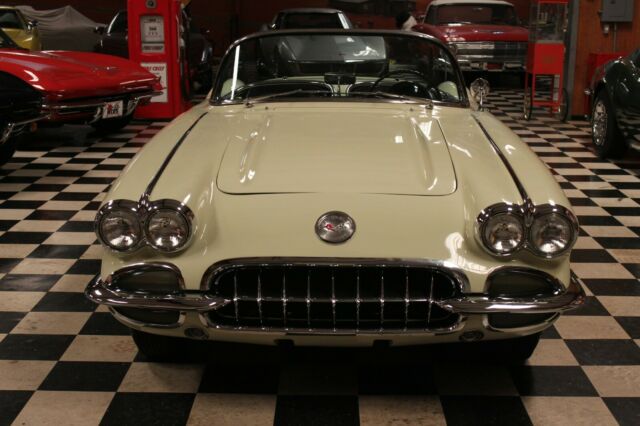 Chevrolet Corvette 1959 image number 16