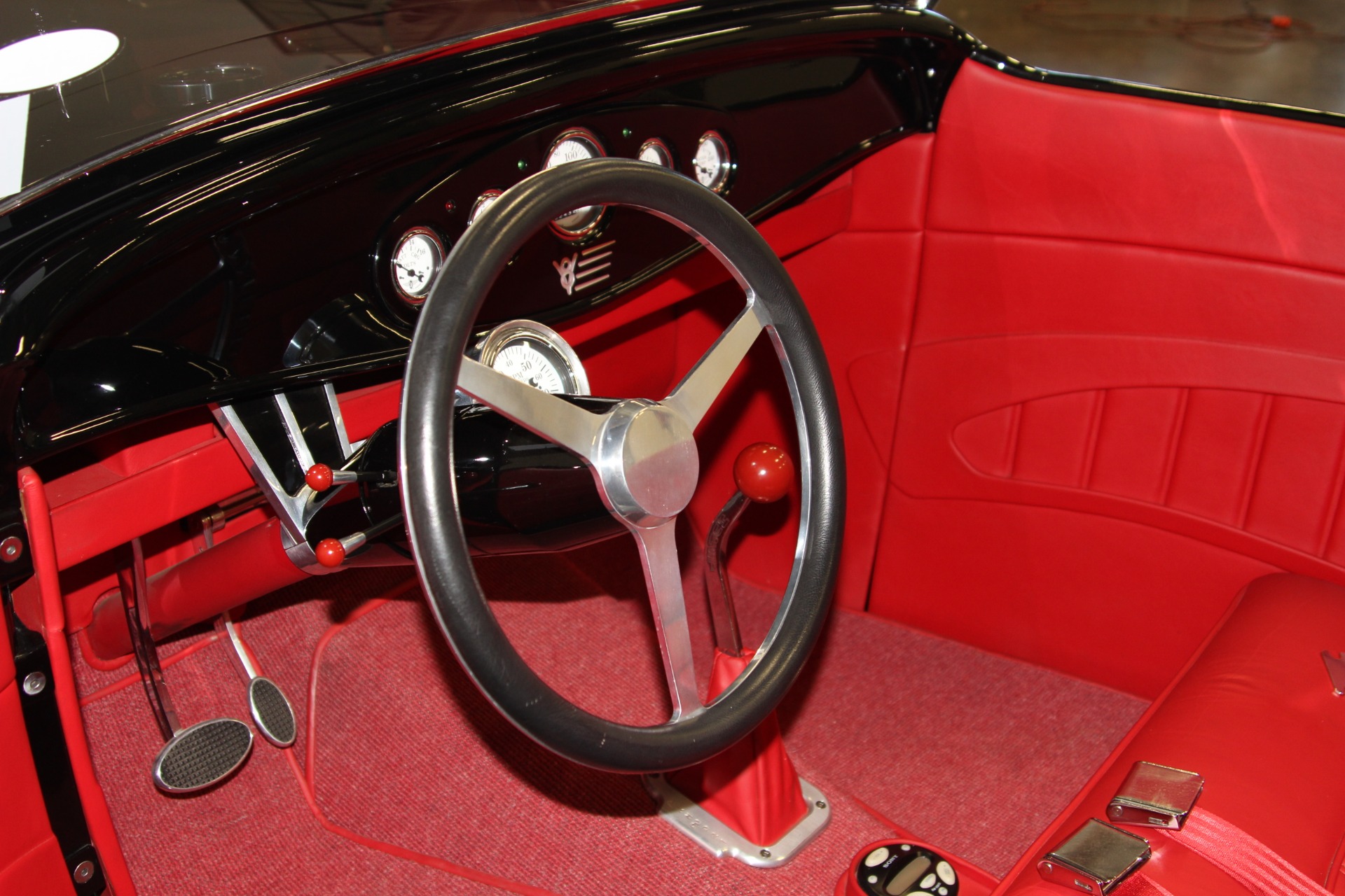 Ford Roadster 1932 image number 21