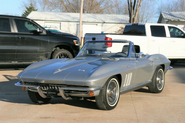 Chevrolet Corvette 1966 image number 10