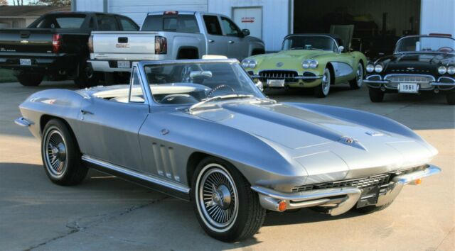 Chevrolet Corvette 1966 image number 12