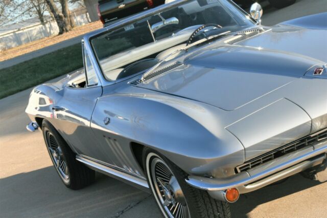 Chevrolet Corvette 1966 image number 14