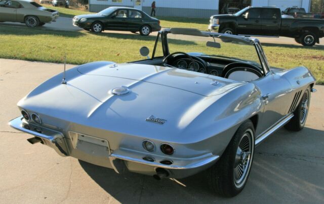 Chevrolet Corvette 1966 image number 16