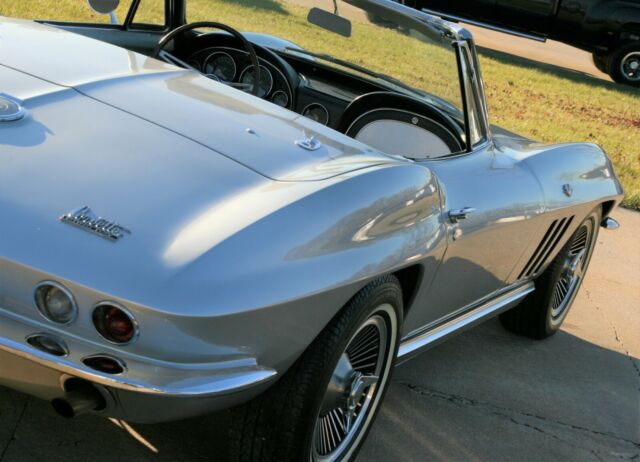 Chevrolet Corvette 1966 image number 17