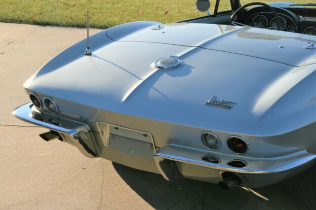 Chevrolet Corvette 1966 image number 18