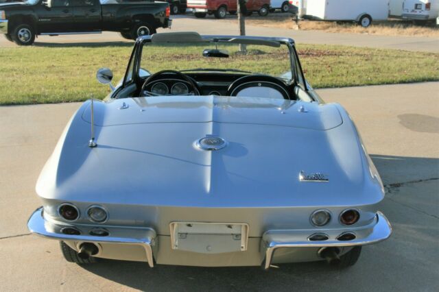 Chevrolet Corvette 1966 image number 19